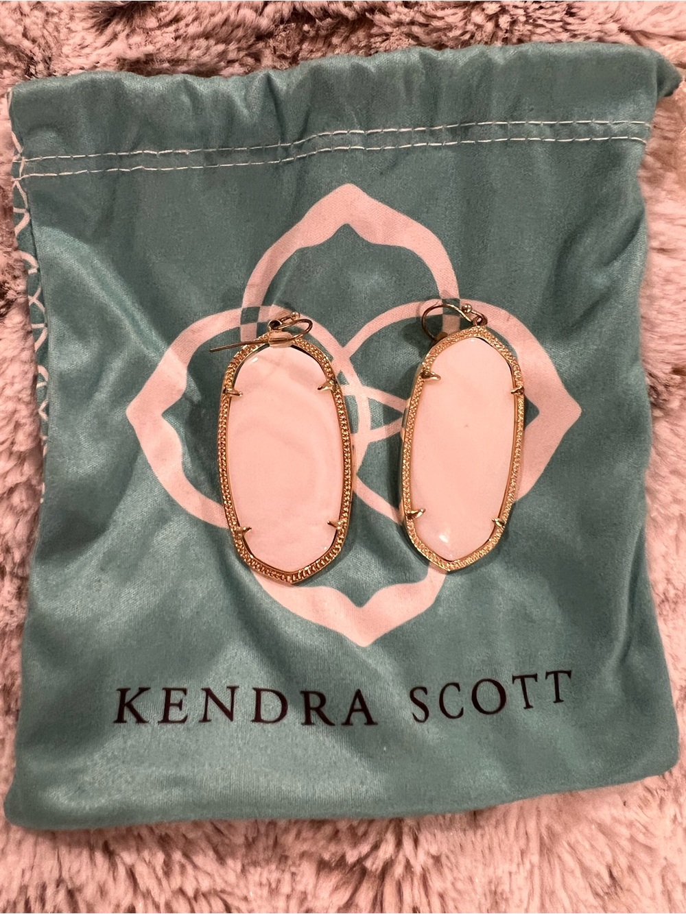 Kendra Scott Pearl Elle Drop Earrings in Gold